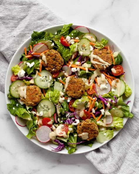 Vegetarian Falafel, Aesthetic Salad, Meals Aesthetic, Salad Meals, Falafel Salad, Veg Meals, Salad Inspiration, Baked Falafel, Lemon Tahini Dressing