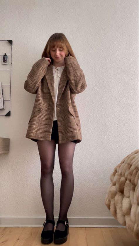 Brown Coat Outfit Aesthetic, Plaid Oversized Blazer Outfit, Dark Academia Blazer Outfit, Oversized Tweed Blazer Outfit, Brown Oversized Blazer Outfit, Oversized Plaid Blazer Outfit, Dark Brown Blazer Outfit, Brown Plaid Blazer Outfit, Wool Blazer Outfit