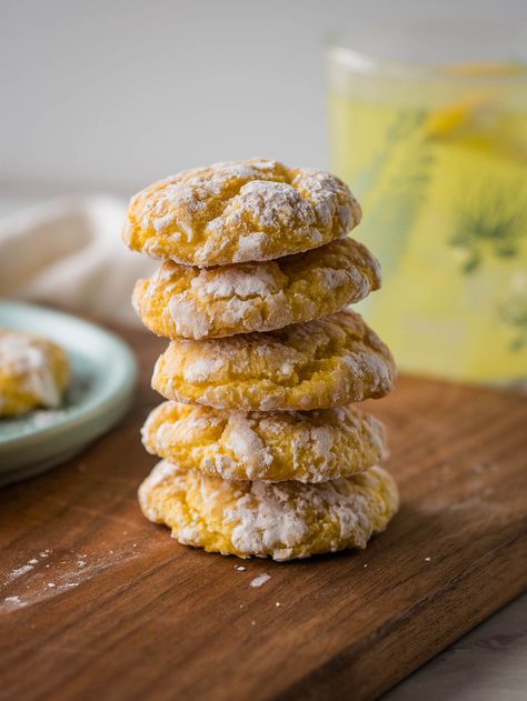 Lemon Whippersnaps or Cool Whip cookies are delicious, easy-to-make cake mix cookies! With just a box of lemon cake mix, a tub of whipped topping, and an egg, you can have a batch of cookies ready in no time at all! Soft and chewy lemon crinkle cookies. Lemon Butter Cookies Recipe, New Cookie Recipes, Lemon Butter Cookies, Lemon Dessert Recipes Easy, Lemon Desserts Easy, Desserts Holiday, Cool Whip Cookies, Lemon Crinkle Cookies, Lemon Cake Mixes