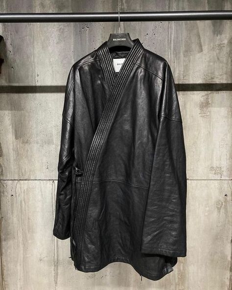 Leather Kimono, Hidden Ny, Cristóbal Balenciaga, Balenciaga Leather, Kimono Coat, Black Silhouette, September 22, Mode Inspo, Kimono Jacket