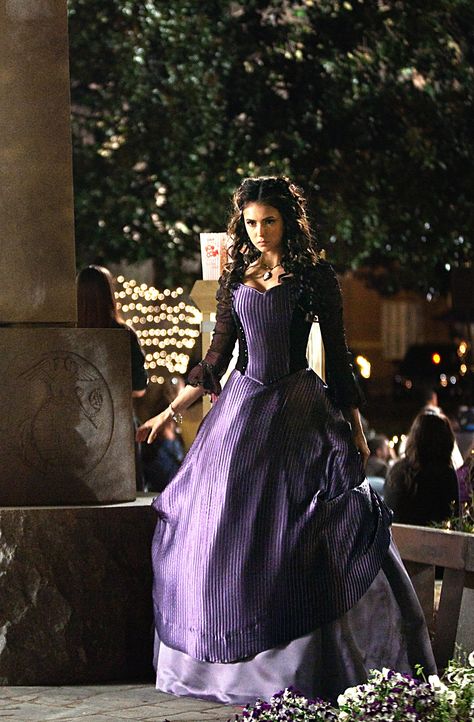 Katherine Pierce | Nina Dobrev 1800s Dresses, Katherine Dress, Katherine Pierce Outfits, Elena Gilbert Outfits, Southern Belle Dress, Vampire Diaries Outfits, Katerina Petrova, Period Dress, Old Dresses