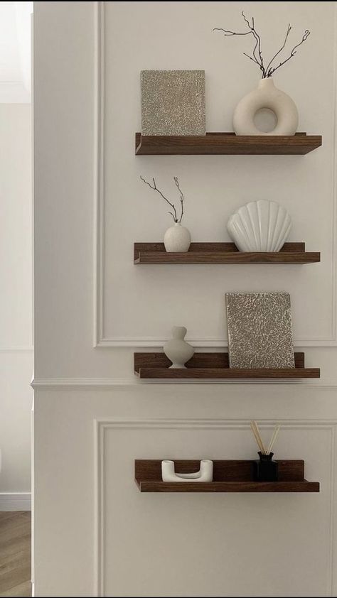 Walnut Wood Interior Design, Floating Shelf Inspiration, Floating Shelves Aesthetic, Floating Shelves Ideas, Picture Ledge Shelf, Koti Diy, Shelf Decor Living Room, Ledge Shelf, Picture Ledge