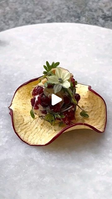 chef panel 🇪🇺 on Instagram: "Festive bite🎄- Dehydrated apples with horseradish cream “cheese” coated with walnuts, cranberries, and cress. By @toraflorafood DM for credit or a removal request ( no copyright intended) All rights and credits reserved to the respective owner(s): Tag Your Chef Friends 👥 Just DM For Remove 📥 Follow➡️ @chefpanel DM for credit or removal request ( no copyright intended ) All rights and credits reserved to the respective owner(s) ..... Tag Our Page To Publish Your Posts On The World's Best Chef Page Chefs- would you like us to share your meal, Tag us on our page 👩‍🍳👨‍🍳 Follow CHEF @chefpanel ➡️ #chefpanel Get inspired by amazing chef pages ⬇️⬇️⬇️ ➡️ @chefstalents ➡️ @chefsoffical ➡️ @chefler.platformu ➡️ @chefpanel ➡️ @worldlongitude #chefp Fancy Appetizer Recipes, Dehydrated Apples, Amazing Food Platters, Lemon Chicken Pasta, Food Plating Techniques, Fancy Appetizers, Horseradish Cream, S Tag, Easy Food Art