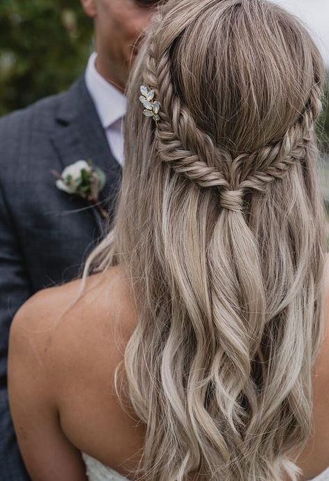 36 Elegant And Fresh Wedding Hairstyle Trendy In 2019 hair style, wedding hair style, hair braid Bridemaids Hairstyles, Bridal Hairstyles With Braids, Cute Prom Hairstyles, Wedding Hair Half, Kadeřnické Trendy, Simple Prom Hair, A Hairstyle, Vlasové Trendy, Dance Hairstyles