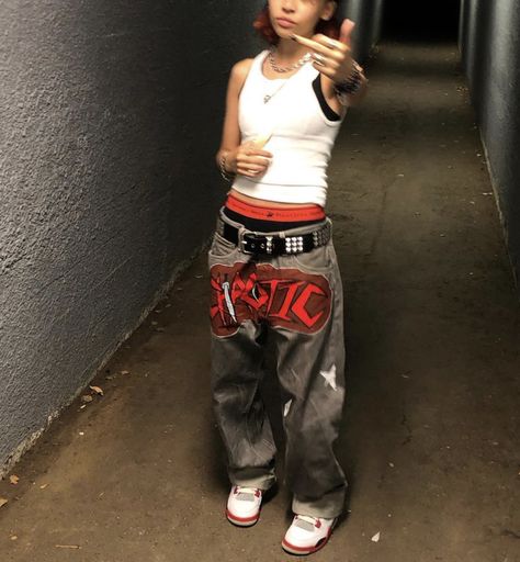 Looks Hip Hop, 00s Mode, 2000s Fashion Outfits, Tomboy Style Outfits, Y2k Outfits, Streetwear Fashion Women, Swaggy Outfits, Discord Server, Mode Inspo