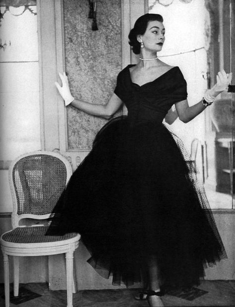 Anne Gunning, 50s Glamour, 1950s Vintage Fashion, Vintage Haute Couture, Glamour Vintage, Dream Outfits, Look Retro, Vintage Fashion Photography, Glamour Dress