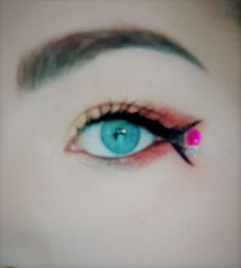 Wave Eye Makeup, Shark Inspired Makeup, Shark Eye Makeup, Fish Eye Makeup, Fish Eyeliner, Mermaid Eyeliner, Shark Makeup, Eye Makeuo, Alt Makeup Looks