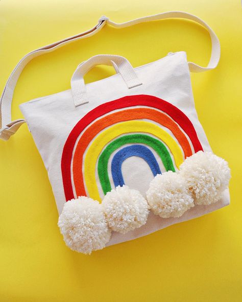 Pom Pom Tote Bag, Rainbow Pom Pom, Pompon Diy, Sac Diy, Diy Rainbow, Rainbow Crafts, Rainbow Gift, Hand Crochet Baby Blanket, Diy Tote Bag