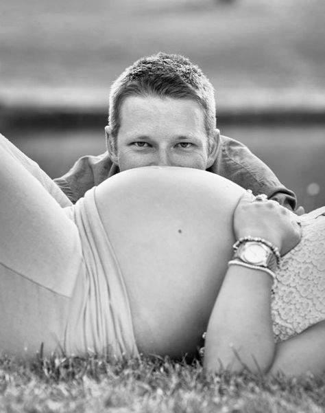 Baby Bump Photoshoot, Maternity Studio Photoshoot, Maternity Photography Poses Outdoors, Pregnancy Belly Photos, Cute Pregnancy Pictures, Outdoor Maternity Photos, Maternity Photo Outfits, Maternity Photography Poses Couple, Pregnancy Photos Couples