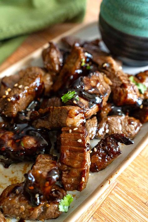 These Asian Steak Bites are tender, juicy, and oh-so-easy to make. It's a deceptively simple keto dinner recipe that the whole family loves. I am steak girl. A serious, serious steak girl. I grew up Asian Ribeye Steak Recipes, Wok Wednesday, Steak Bites Recipes, Keto Meals Dinners, Keto Chinese, Keto Steak, Asian Steak, Asian Steak Bites, Keto Dinner Recipe