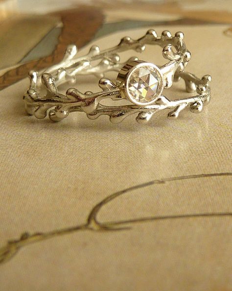 branches Fair Wedding, Wreath Ring, Wreath Rings, Unusual Rings, Wreath Wedding, Unusual Jewelry, Alternative Engagement Rings, Put A Ring On It, Shiny Things