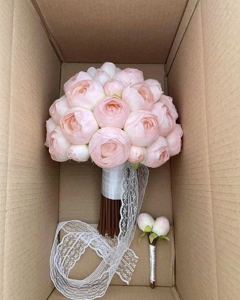 Wedding Bucket Flowers, Bride Bouquet Pink, Wedding Bucket, Brides Flowers Bouquet, Pink Peonies Bouquet, Simple Wedding Bouquets, Bridal Party Bouquets, Bridal Bouquet Peonies, Peony Bouquet Wedding