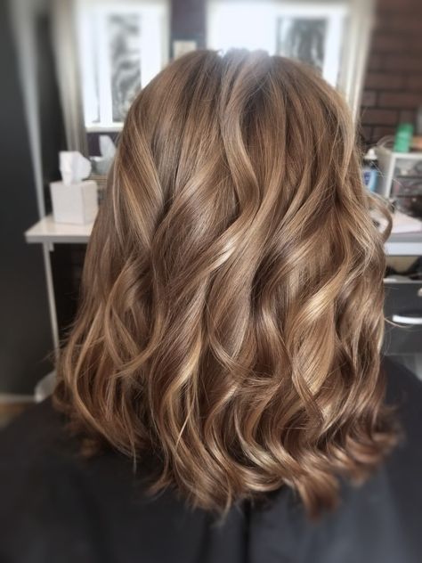 Blonde Hair Highlights, Curled Blonde Hair, Highlights Hairstyles, Hairstyles Curls, Haircut And Color, Anime Hair, Dark Blonde, Blonde Hair Color, Hair Highlights