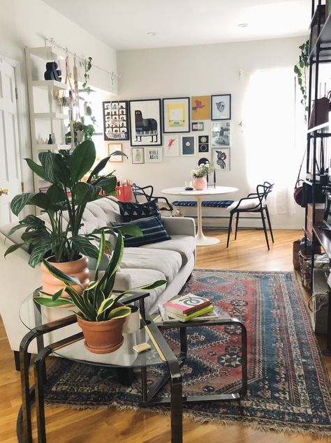 An Art Director's Brooklyn Abode Is a Hip Half Loft, Half Studio — House Call Beach House Decor Small Spaces, Art Deco Studio Apartment, Scene Sketching, Art Studio Apartment, Appartement Design Studio, Apartment Therapy Small Spaces, Woods House, Dc Apartment, Modern Apartment Decor