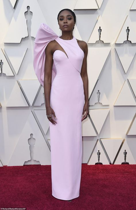 Sophisticated: Kiki Layne donned a pink Atelier Versace structured gown with a dramatic sleeve Kiki Layne, Vestidos Oscar, Structured Gown, Celebrity Prom Dresses, Gala Gonzalez, Black Tie Attire, Oscar Fashion, Best Red Carpet Looks, Oscar Dresses