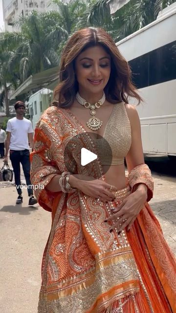 Shilpa Shetty Outfits, Plazo Designs, Yellow Dress Outfit, Brocade Lehenga, Gents Kurta Design, Printed Lehenga, Indian Outfits Lehenga, Floral Print Sarees, Bollywood Dress