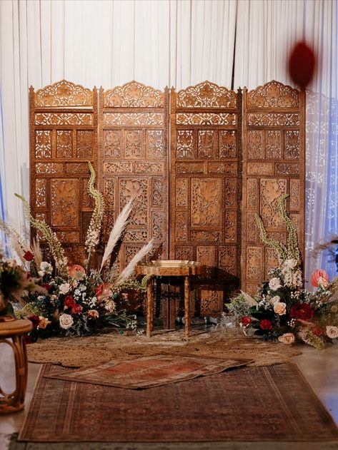 Intimate, Cozy, and Bohemian were the words this bride wanted to lead with in her design! P3 took those words and ran with it! Creating the coziest ceremony space with Modern Vintage Rentals and Bloomingbelles Vintage Wedding Backdrop, Melayu Wedding, Nikah Decor, Vintage Backdrop, Mehendi Decor Ideas, Desi Wedding Decor, Wedding Backdrop Design, Mehndi Decor, Traditional Wedding Decor