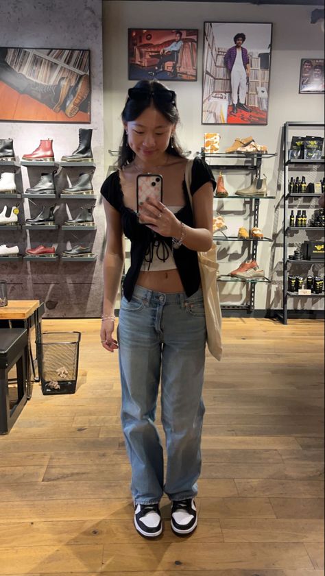 White Low Rise Jeans, Nike Dunks Outfit Woman, Dunk Low Outfit Women, Dunks Black, Nike Dunks Outfit, Dunks Outfit Woman, Dunk Outfits, Panda Dunks, Dunk Outfit