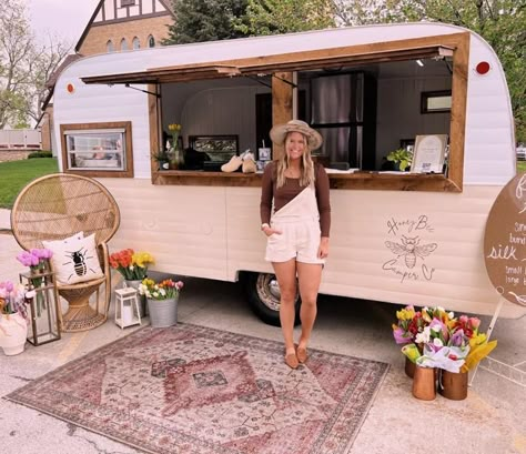 Pella native opens mobile coffee shop, cocktail bar Camper Bar, Mobile Bar Cart, Coffee Food Truck, Mobile Cocktail Bar, Mobile Cafe, Mobile Coffee Shop, Flower Cafe, Coffee Trailer, Coffee Van