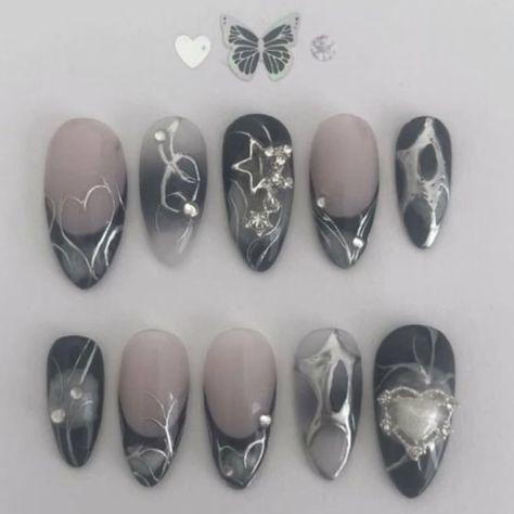 Nails 2024 White, White Nails With Black Designs, White And Black Nails Design, Nail Designs Black And White, Idol Nails, Fashion Women Clothes, Black And White Nails, Fake Nails Designs, Asian Nails