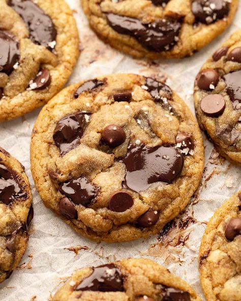 Vegan Chocolate Chip Cookies via @rainbownourish Vegan Brown Butter Chocolate Chip Cookies, Chocolate Chip Vegan Cookies, Vegan Soft Chocolate Chip Cookies, Gluten Free Vegan Chocolate Chip Cookies, Rainbow Nourishments, Best Vegan Chocolate Chip Cookies, Vegan Chocolate Chip Cookie Recipe, Vegan Bakes, Vegan Chocolate Cookies