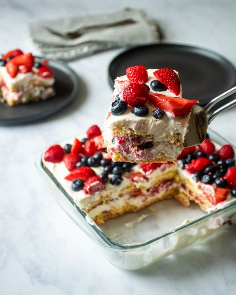 Tiramisu Wedding Cake, Berry Tiramisu, Blue Jean Chef, No Bake Recipe, Make Ahead Desserts, Tiramisu Recipe, Berry Juice, Refreshing Desserts, Lady Fingers