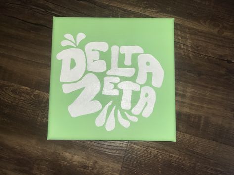 Sorority Canvas Paintings Delta Zeta, Green Sorority Canvas, Delta Zeta Canvas Painting, Kappa Delta Canvas Painting, Delta Zeta Painting, Sorority Crafts Canvases, Adpi Canvases, Sorority Canvas Ideas, Delta Zeta Canvas