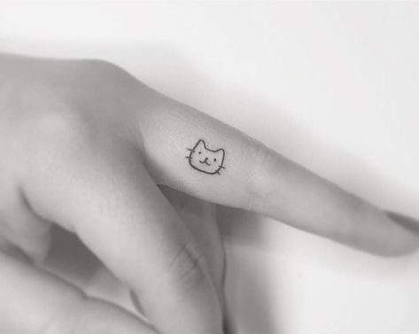 Tiny Cat Tattoo, Small Cat Tattoo, Minimalist Cat Tattoo, Cat Tattoo Simple, Cute Cat Tattoo, Cat Tattoo Small, Small Finger Tattoos, Cat Tattoo Designs, Парные Тату