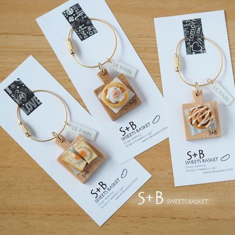 Essential Oil Candles Diy, Jewelry Packaging Diy, Keychain Display, Clay Keychain, Photo Deco, Packaging Diy, Packaging Ideas Business, ดินปั้น Polymer Clay, Handmade Packaging