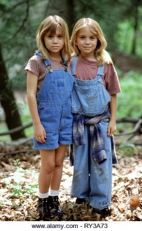 It Takes Two Olsen Stock Photos & It Takes Two Olsen Stock Images - Alamy Full House Michelle Tanner, Olsen Twins Full House, Ashley Mary Kate Olsen, Michelle Tanner, Olsen Sister, Kate Olsen, Mary Kate Ashley, Overalls Outfit, Twin Outfits