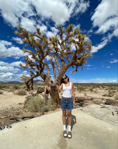 #joshuatree #outfitinspo #roadtrip #joshuatreenationalpark Joshua Tree Inspo Pics, Joshua Tree Outfit Ideas Spring, Joshua Tree National Park Outfit, Joshua Tree Instagram Pictures, Joshua Tree Trip, Joshua Tree Fashion, Joshua Tree Outfit Ideas, Joshua Tree Outfit, Joshua Tree Aesthetic