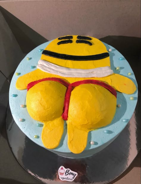 Minion Cake Funny, Shared Birthday Cake Ideas, Funny Cake Designs Hilarious, Cake Decorating Ideas Funny, Goofy Cake Ideas, Cake Memes Funny, Bday Cake Funny, Funny Cakes To Make, Ugly Cakes Funny