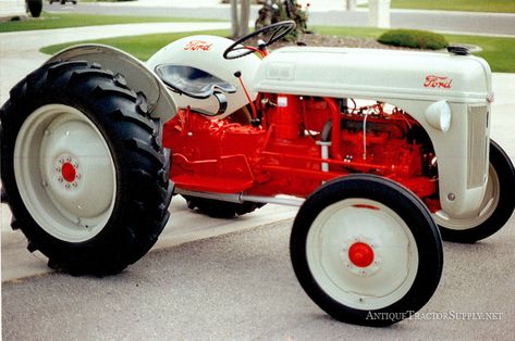 A beautiful 1951 Ford 8N fully restored tractor up for sale. Leave your comments on this classic Ford tractor! Vintage Tractors For Sale, Ford Tractors For Sale, 8n Ford Tractor, Ford 8n, Old John Deere Tractors, Ford Tractor, Farmall Tractors, Tractors For Sale, Old Tractor