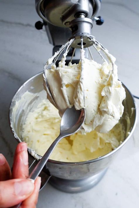 Condensed Milk Frosting, Russian Buttercream, American Buttercream Frosting, Milk Frosting, American Buttercream, Frosting Recipes Easy, Cake Frosting Recipe, Buttercream Recipe, Cake Fillings