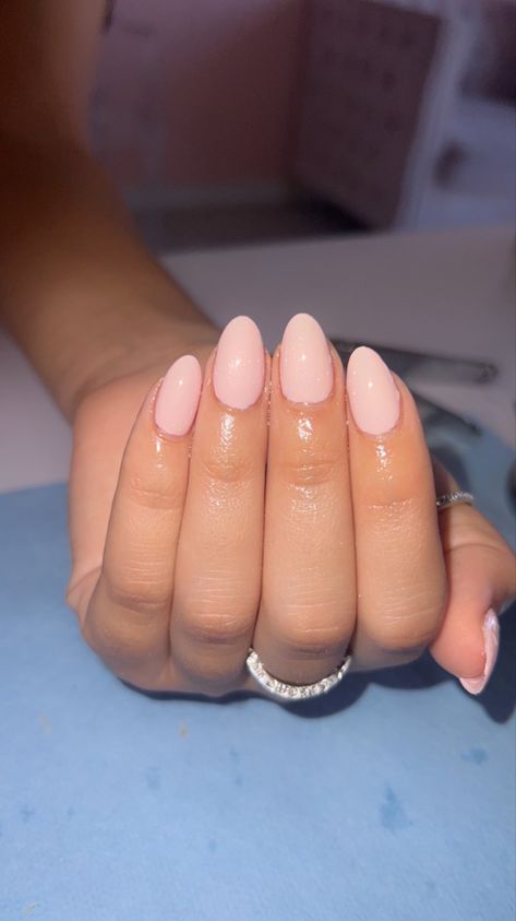 Nails Small Almond, Prom Nails Almond, Red Nail Designs For Prom, Prom Nails Green, Nail Designs For Prom, Nails Champagne, Nails Cream, Apres Nails, Nails Small