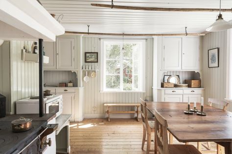 My Scandinavian Home, Swedish Cottage, Old House Interior, Instagram Kitchen, Swedish House, Thatched Cottage, Cottage In The Woods, Country Homes, Easy Living