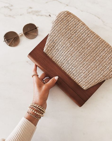 Wood Handle Straw Clutch curated on LTK Woven Clutch Bag, Straw Clutch Purse, Magic Queen, Raffia Crochet, Crochet Boho Bag, Crochet Boho, Straw Clutch, Crochet Clutch, Spring Accessories