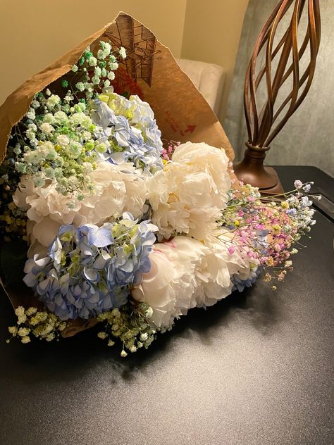 Hydrangeas Bouquet Aesthetic, Hydrangea Flowers Bouquet, Bouquet Of Flowers Peonies, Peonies Roses And Hydrangeas Bouquet, Peonies And Hydrangeas Bouquet, Hydragena Bouquet Aesthetic, Hydrangea And Baby Breath Bouquet, Flower Bouquet Peonies, Hygrandea Bouquet