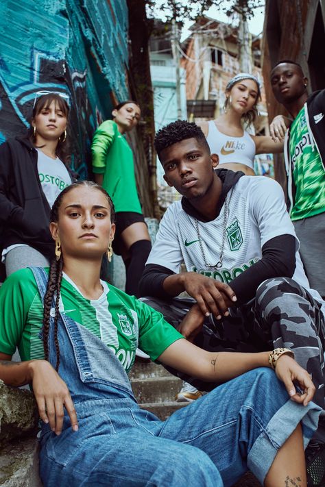 5people Pose, Poses 5 People, Group Pose Reference 7 People, Dynamic Group Poses, 5 People Group Photo, Group Pose Reference 5 People, Group Photography Ideas, 5 People Poses, Nike Lookbook