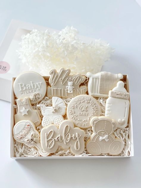 Baby Shower Cookies Neutral, Fancy Baby Shower, Gender Reveal Cookies, Cookie Sets, Baby Shower Souvenirs, Baby Shower Announcement, Royal Iced Cookies, Idee Babyshower, Custom Cookie