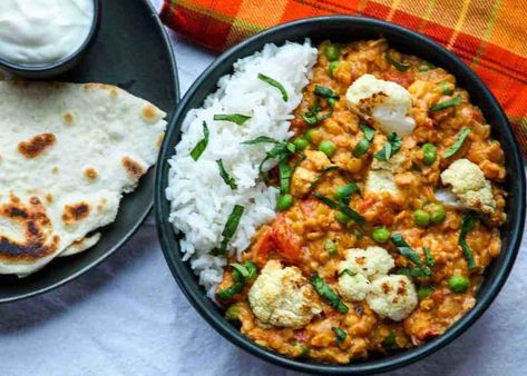 Roasted Cauliflower Lentil Curry - Red Lentil Curry Cauliflower Lentil Curry, Red Lentil Curry, Chicken Lentil, Vegan Curry, Lentil Curry, Red Lentil, Delicious Vegetarian, Meatless Monday, Roasted Cauliflower