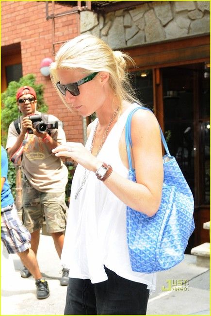 gwyneth paltrow Hermes Cape Cod watch White Flowy Top, Hermes Watch, Faith Hill, Goyard Bag, Style Steal, Gwyneth Paltrow, Style Crush, Cape Cod, Celebrity Style