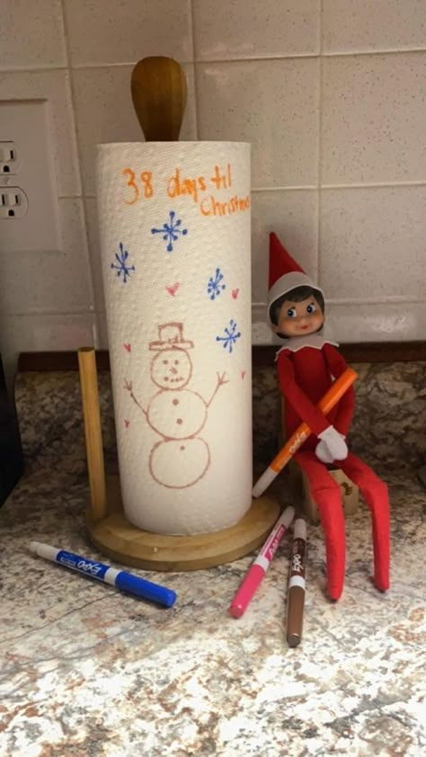 Elf On The Shelf New Years Ideas, Elf On The Shelf Portrait, Elfie Ideas Christmas Elf, Elves On The Shelf Ideas, Elf On The Shelf Jokes, Elf Shenanigans, Elf Ideas Easy, Elf Magic, Awesome Elf On The Shelf Ideas