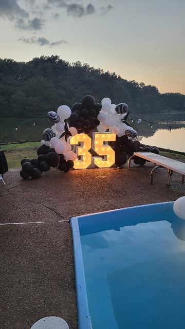 Black Pool Party Decorations, Black And White Pool Party, Black Pool Party, Dip Pool, Black And White Party Decorations, Morning Reminder, Black And White Balloons, White Party Decorations, Pool Party Decorations