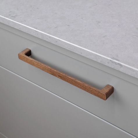 Handle Sans - Walnut | Handles | Beslag Design Integrated Refrigerator, Modern Haken, Walnut Kitchen, Integrated Fridge Freezer, Sofa Legs, Wardrobe Doors, Updating House, Refrigerator Freezer, Furniture Legs