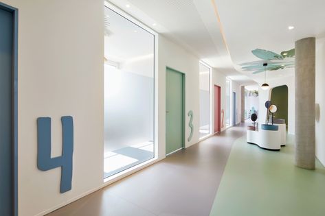 Training Centre Design, Hospital Hallway, Work Office Design, Education Design Interior, Pediatric Dental Office, Kindergarten Interior, Healthcare Interior Design, Animal Decals, Daycare Design