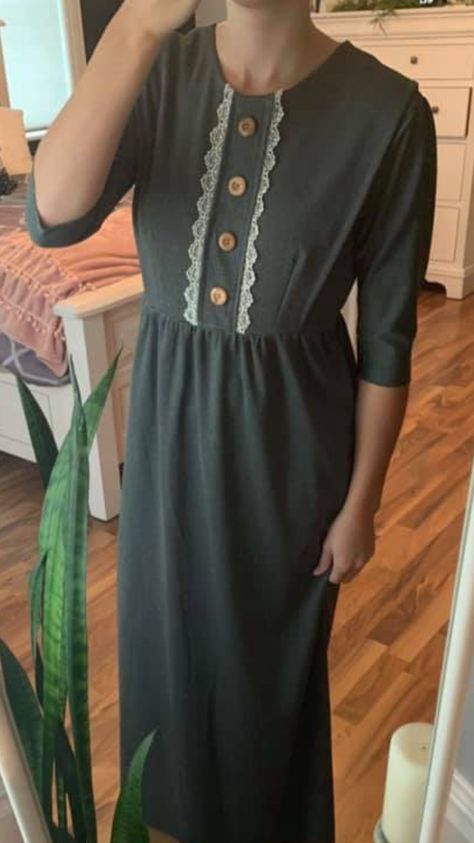 Mennonite Cape Dress Ideas, Homemade Dresses For Women, Mennonite Dress Ideas Skirt, Mennonite Dress Ideas, Mennonite Dresses, Homemade Clothing, Mennonite Dress, Ladies Suit Design, Madison Dresses