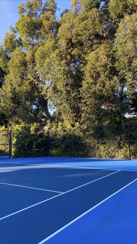 Blue Tennis Court, Tennis Country Club, Tennis Aesthetic, Villefranche Sur Mer, Tennis Life, Tennis Fashion, Upper East Side, Dream Lifestyle, Old Money Aesthetic