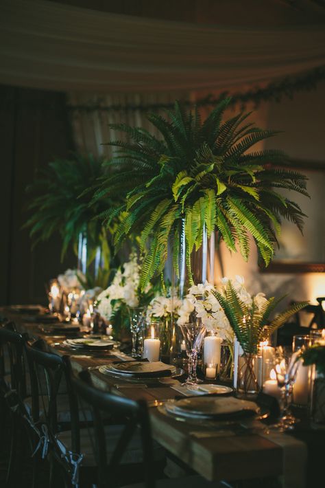 Tropical Wedding Centerpieces, Greenery Wedding Centerpieces, Fern Wedding, Candles Flowers, Elegant Wedding Centerpiece, Tafel Decor, Elegant Wedding Reception, Tropical Home Decor, Santa Barbara Wedding