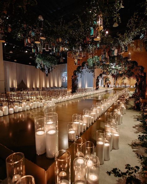 Lavish Indian Wedding Decor, Sabyasachi Decor Indian Weddings, Evening Indian Wedding Decor, Earthy Indian Wedding Decor, Indian Wedding Venue Decorations Indoor, Morning Indian Wedding Decor, Regal Indian Wedding Decor, Mirror Decor For Wedding, Desi Reception Decor